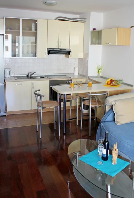 Apartment Beachfront Makarska Exterior photo
