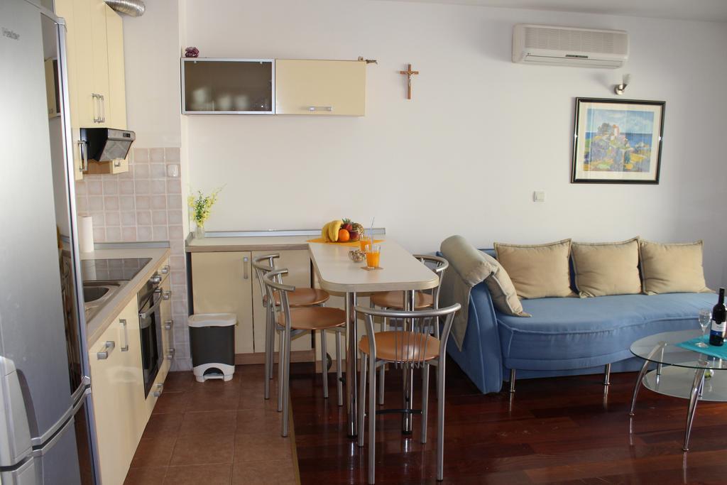 Apartment Beachfront Makarska Exterior photo